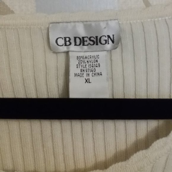 CB Design Sz M/L White Blouse 2/$20❤️ - Picture 2 of 2